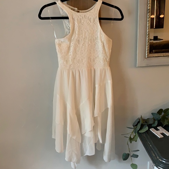 White dress - Picture 1 of 3